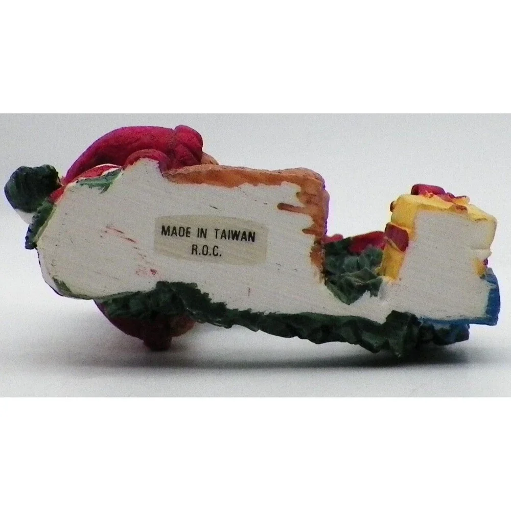 Christmas Teddy Bear in Santa Hat Napkin Rings Resin Wreath Gift Vintage Taiwan